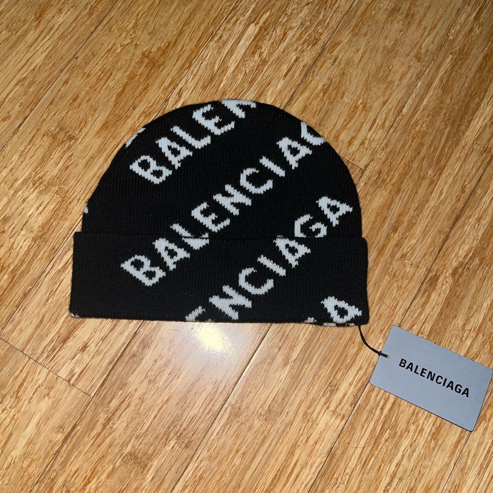 Balenciaga all over logo beanie